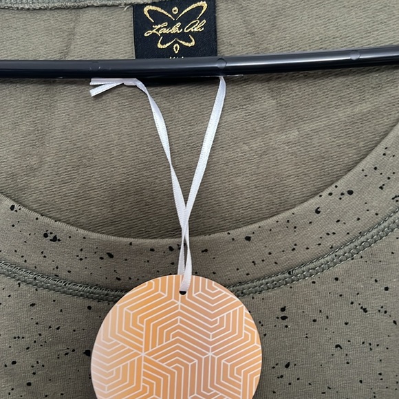 Laila Ali Sweatshirt in Green Splatter 🆕 - Picture 2 of 4